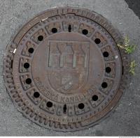 manhole cover rusty 0011